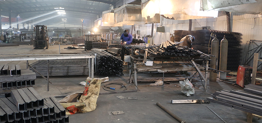 護(hù)欄生產(chǎn)車間